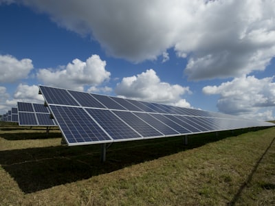 Elektriker pris 2025: Hvad koster en elektriker pr. time og pr. opgave?